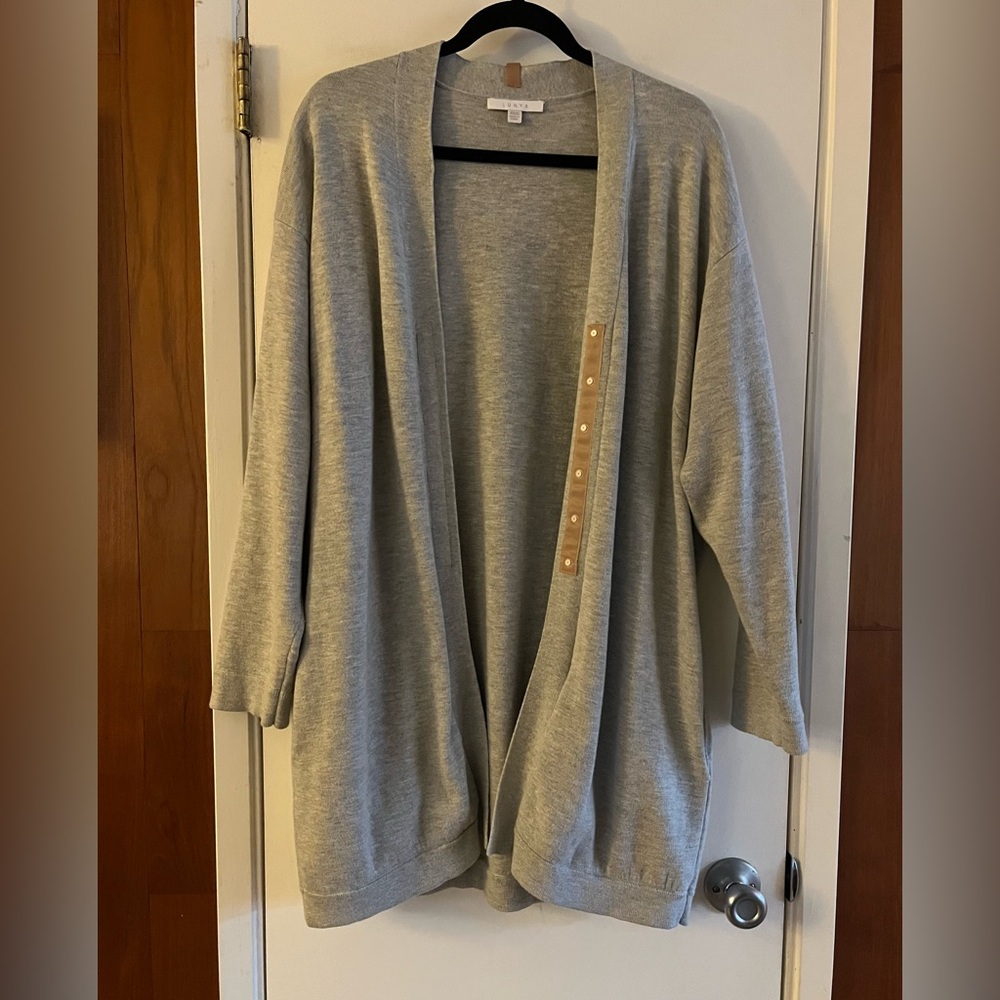 Lunya Cozy Cotton Silk Button Front
Cardigan Mellow Grey Heather - Picture 4 of 8